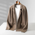 Bruine double-breasted damesblazer van 100% gekamde cashmere met getailleerde pasvorm en zakken.