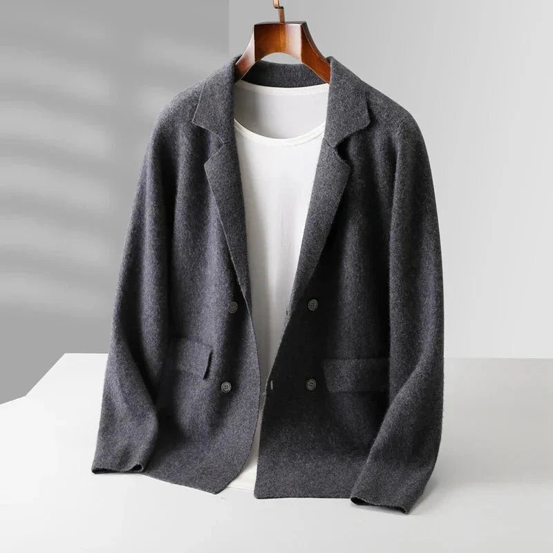 Donkergrijze double-breasted blazer van 100% gekamde cashmere met getailleerde pasvorm en zakken.