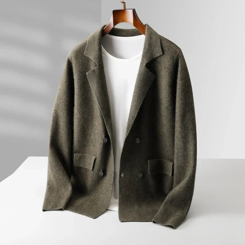 Donkergroene double-breasted damesblazer van 100% gekamde cashmere met getailleerde pasvorm en zakken.