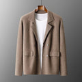 Bruine double-breasted damesblazer van 100% gekamde cashmere met getailleerde pasvorm en zakken.
