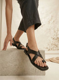 Sandalen met teenring en zwart leer - Miss Madera MIS-FABCAE