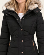 Miss Madera winterjas gewatteerd zwart - detail capuchon en drukknopen