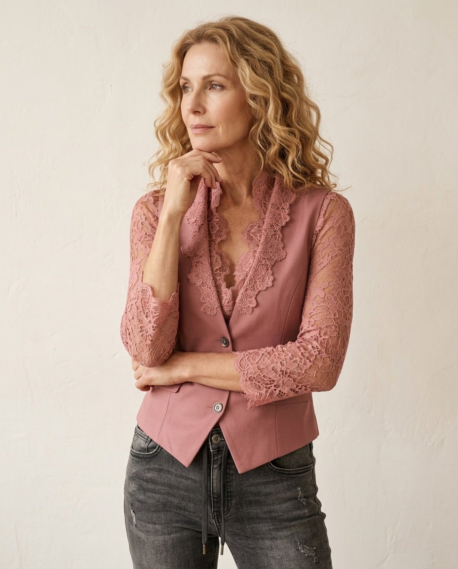 Getailleerde Kant Blazer | Romantisch Silhouet met Knoopsluiting - Miss Madera