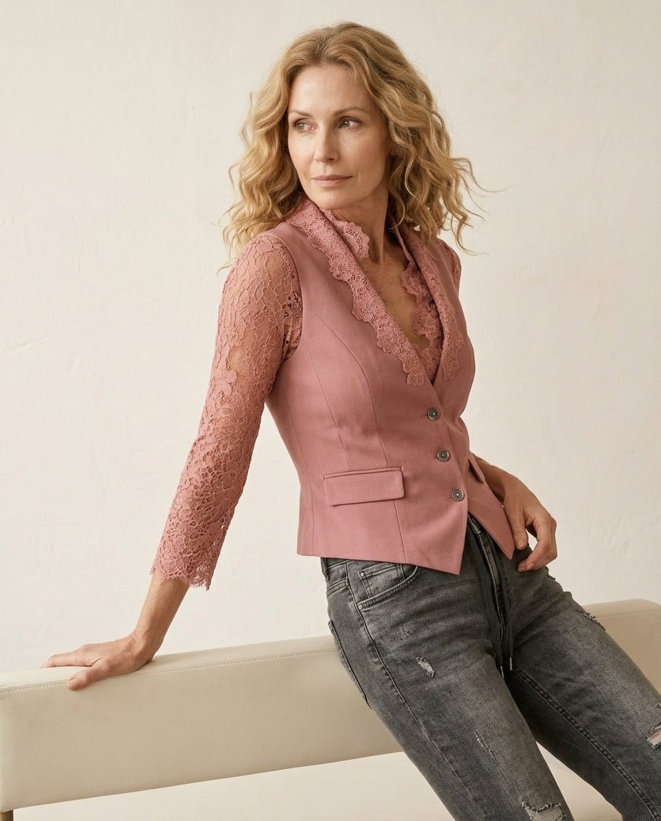 Getailleerde Kant Blazer | Romantisch Silhouet met Knoopsluiting - Miss Madera