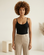 Bodysuit dames naadloos met string, gedragen als top in neutrale kleuren