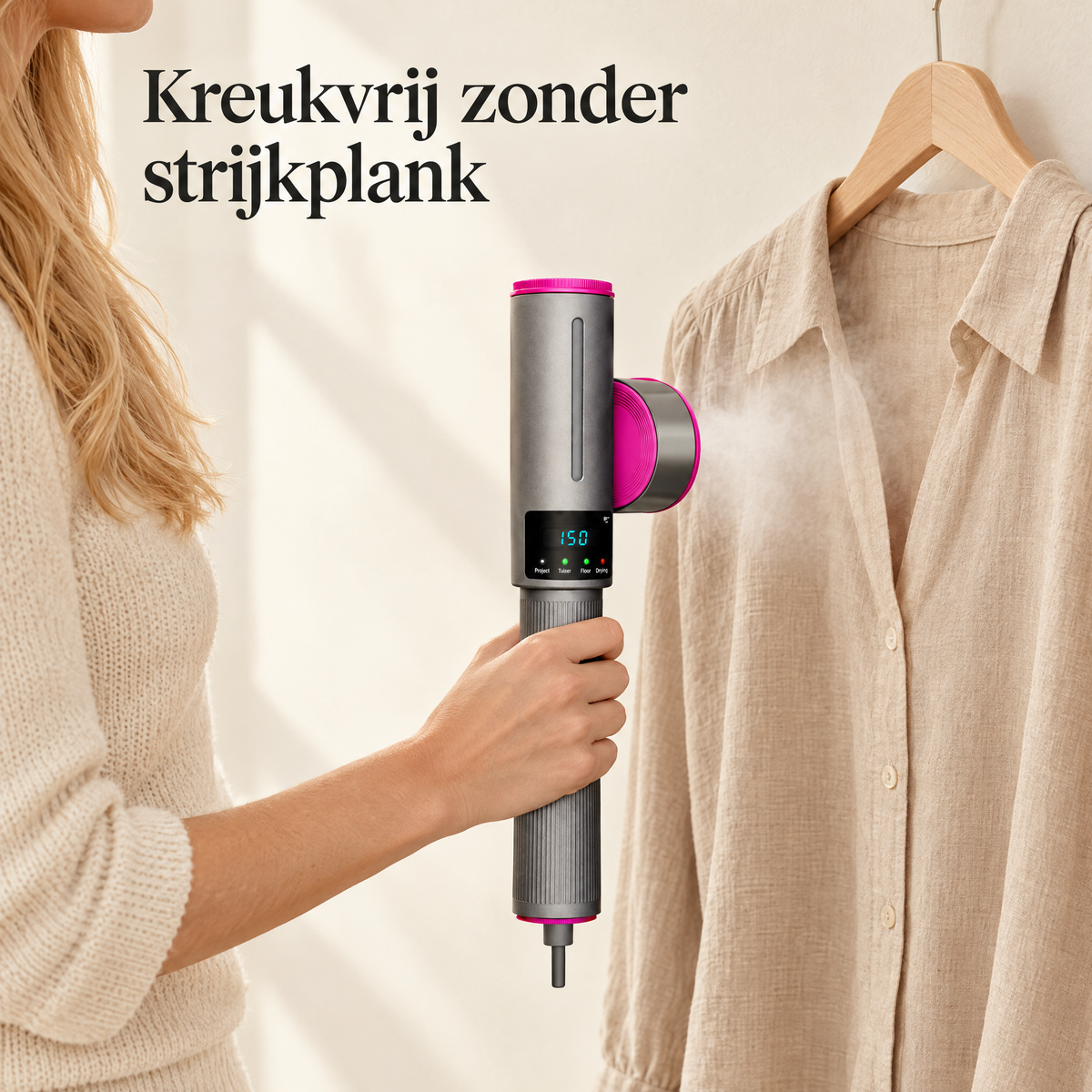 Kledingstomer gebruikt op een linnen blouse aan een hanger