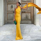 Robe longue jaune femme, drapée avec bretelle unique, en tissu léger et fluide pour un look élégant et confortable.