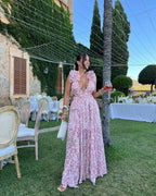 Robe maxi femme fleurie sans manches en coton léger, avec un design floral coloré et une coupe fluide pour l'été.