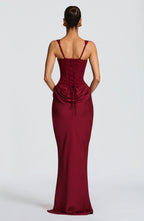 Robe moulante femme, dos nu, en tissu stretch, coupe ajustée, idéale pour les soirées d'été, couleur noire élégante.