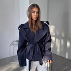 Trenchcoat Dames Kort Dubbelrijig Ceintuur – Kantoor | Miss Madera - Miss Madera MIS-LR9WKH